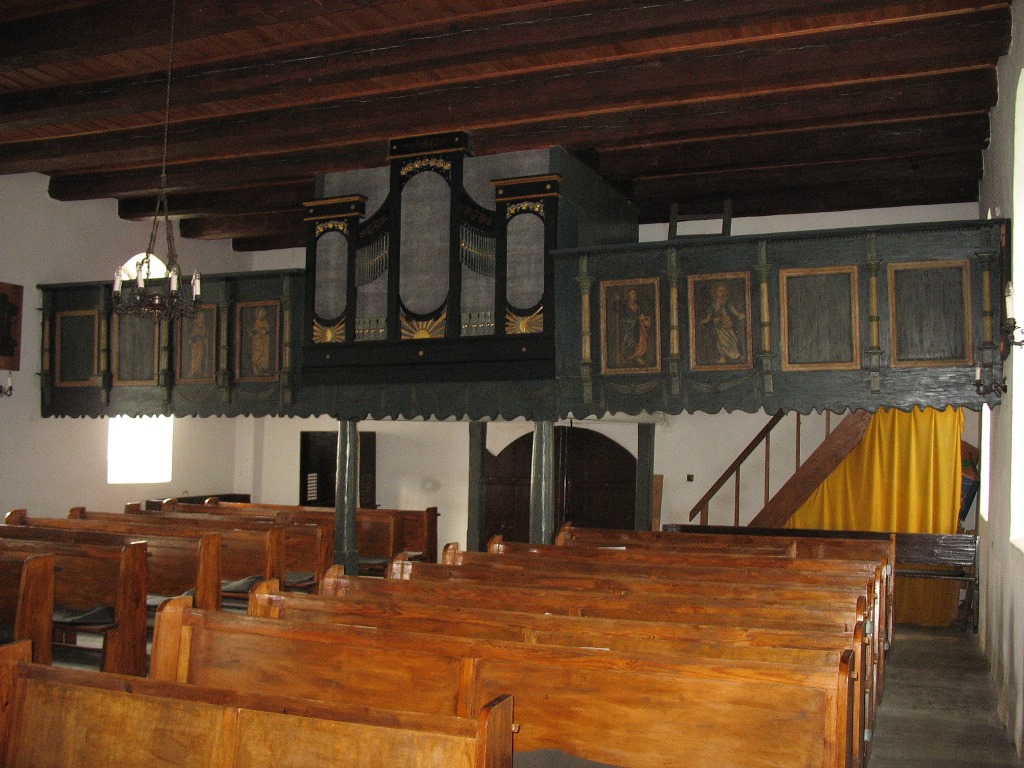 Wnętrze kościoła w Pietrzykowie